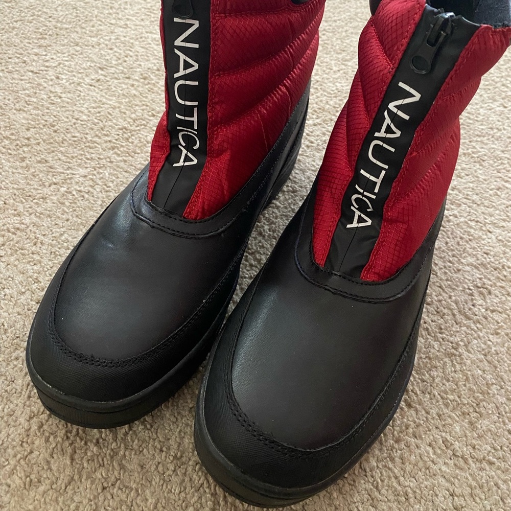 Men’s Nautica snow boots.  Never been worn